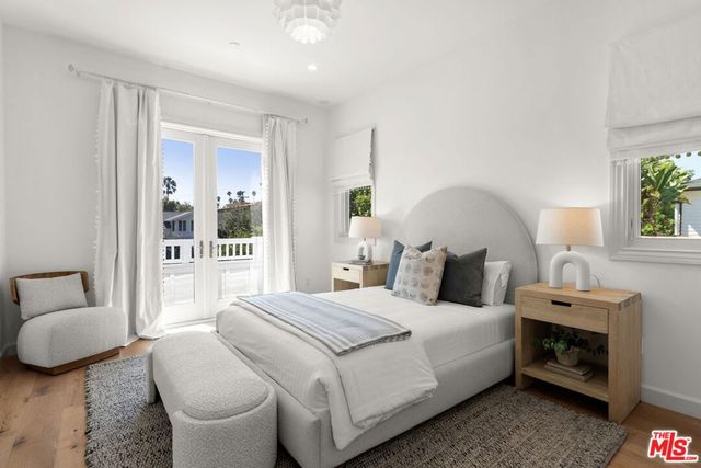 926 S Gretna Green, Los Angeles, CA 90049