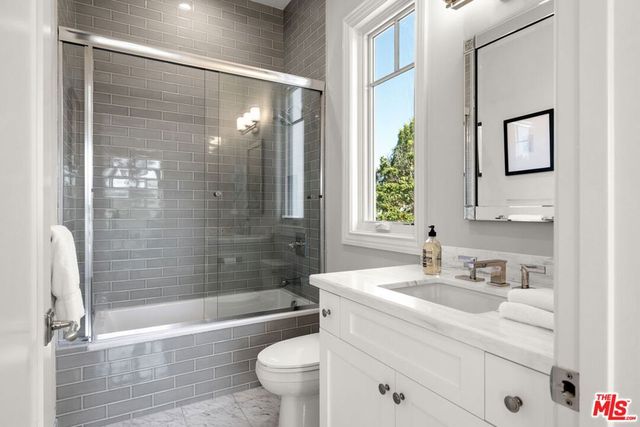 926 S Gretna Green, Los Angeles, CA 90049