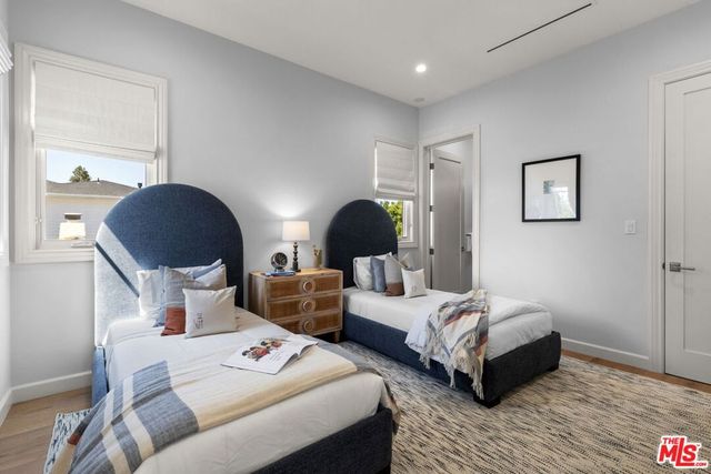 926 S Gretna Green, Los Angeles, CA 90049