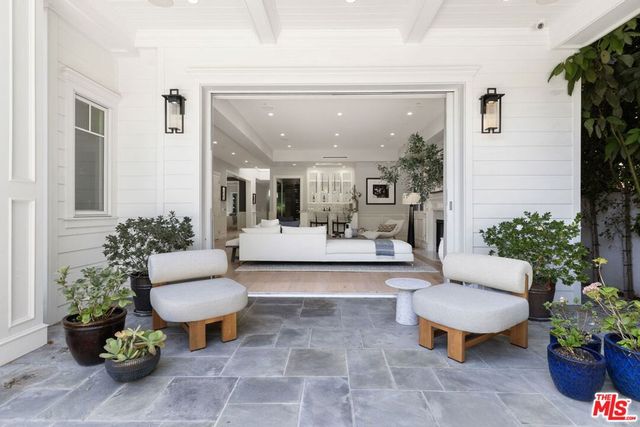 926 S Gretna Green, Los Angeles, CA 90049
