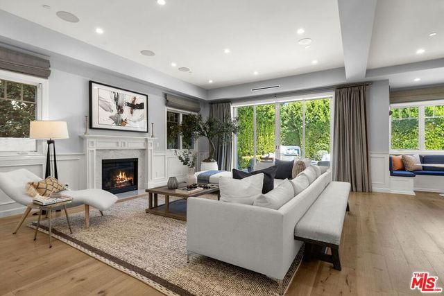 926 S Gretna Green, Los Angeles, CA 90049