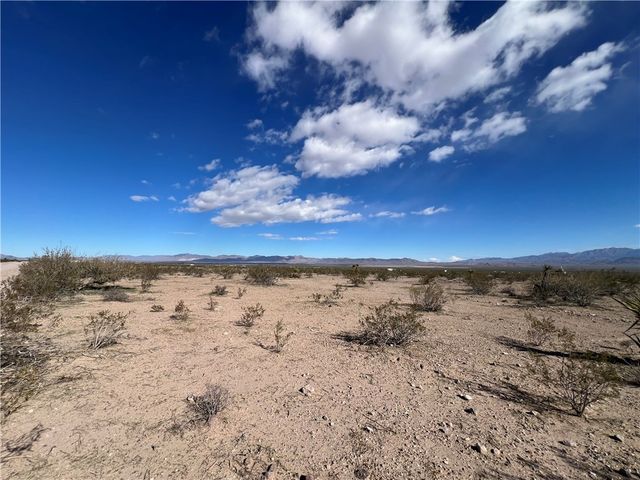 3948 S Garnet Road, Golden Valley, AZ 86413