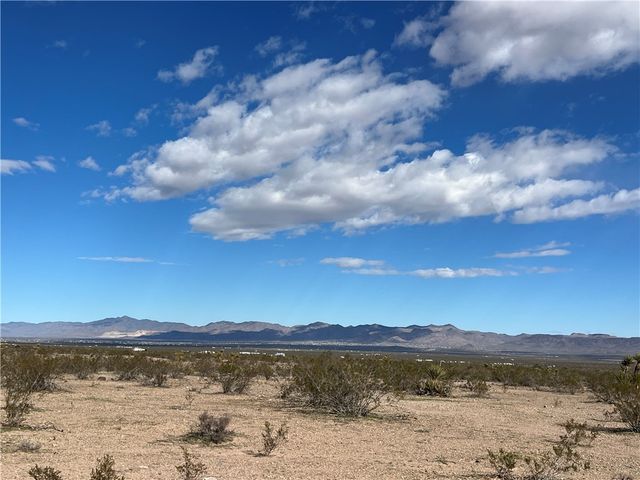 3948 S Garnet Road, Golden Valley, AZ 86413