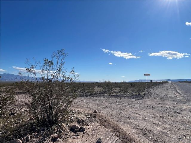 3948 S Garnet Road, Golden Valley, AZ 86413