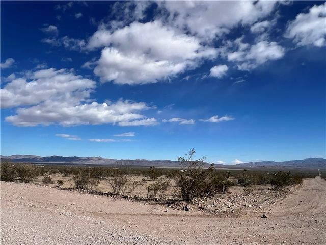 3948 S Garnet Road, Golden Valley, AZ 86413