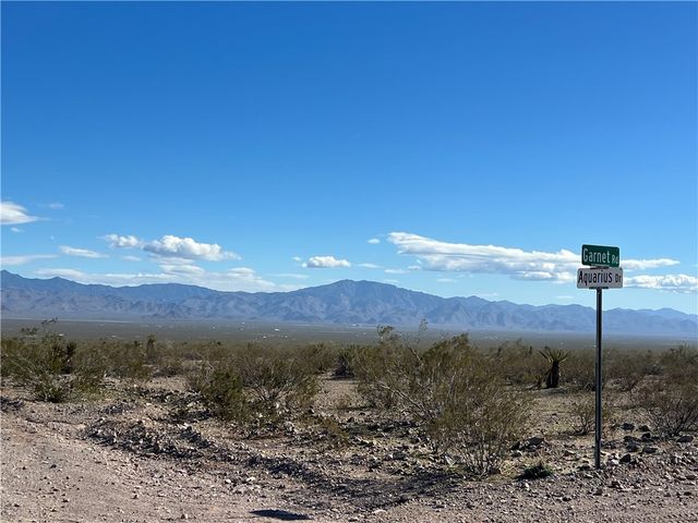 3948 S Garnet Road, Golden Valley, AZ 86413