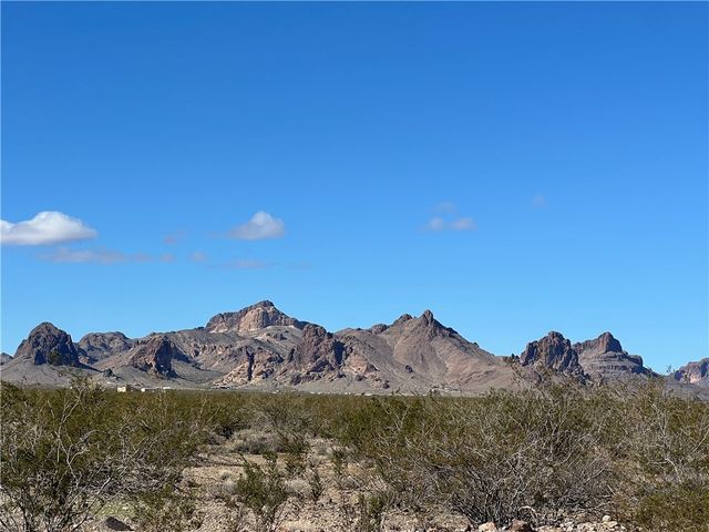 3948 S Garnet Road, Golden Valley, AZ 86413