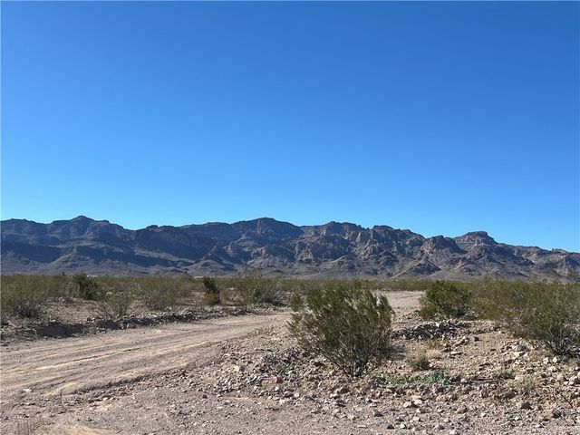 3948 S Garnet Road, Golden Valley, AZ 86413