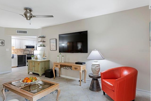 10365 PARADISE BOULEVARD 21, Treasure Island, FL 33706
