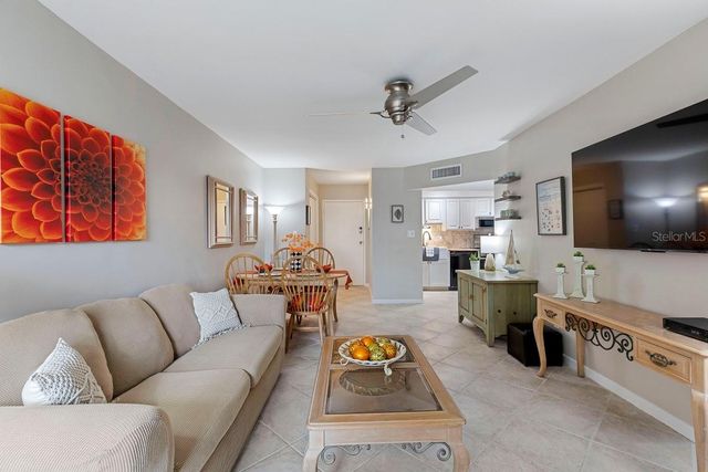 10365 PARADISE BOULEVARD 21, Treasure Island, FL 33706