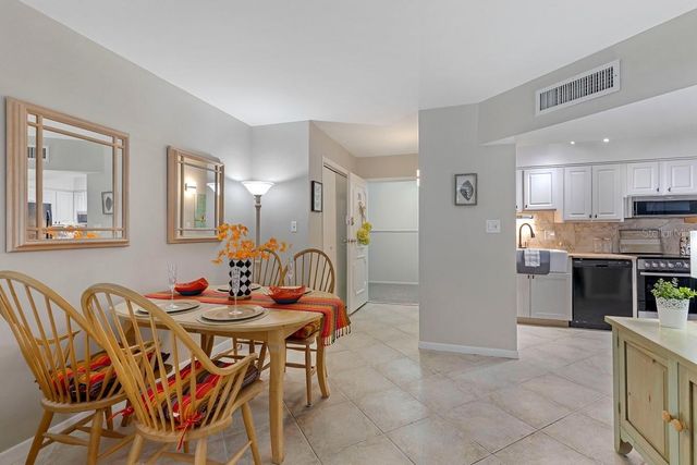 10365 PARADISE BOULEVARD 21, Treasure Island, FL 33706