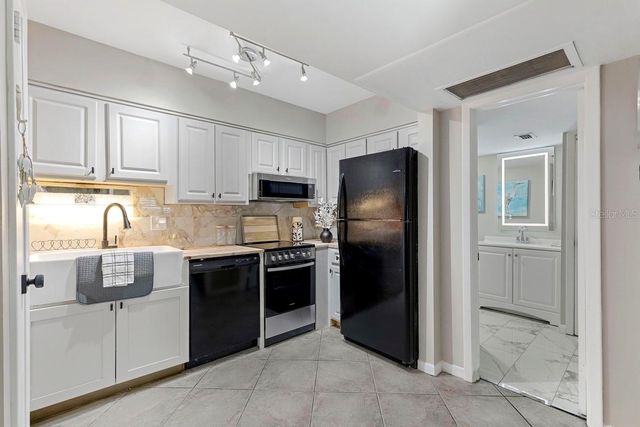 10365 PARADISE BOULEVARD 21, Treasure Island, FL 33706