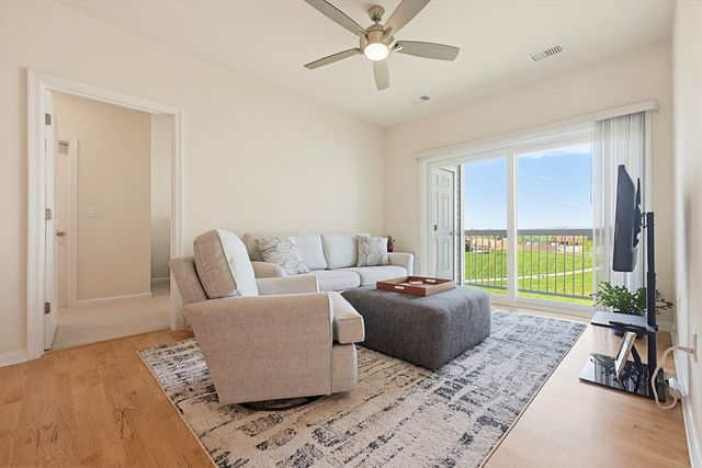4311 Peters Farm Way 311, Westborough, MA 01581