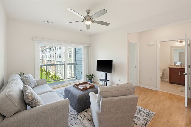 4311 Peters Farm Way 311, Westborough, MA 01581