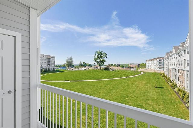 4311 Peters Farm Way 311, Westborough, MA 01581