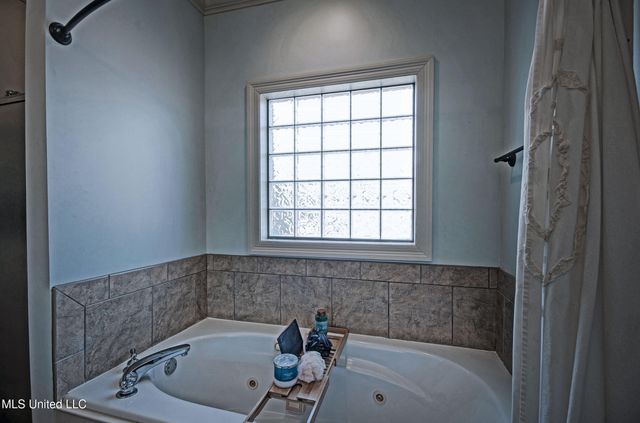 243 E Pinebrook Drive, Brandon, MS 39047