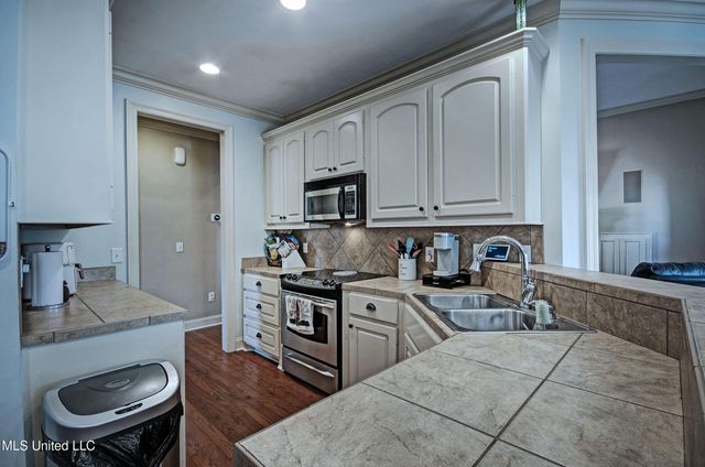 243 E Pinebrook Drive, Brandon, MS 39047