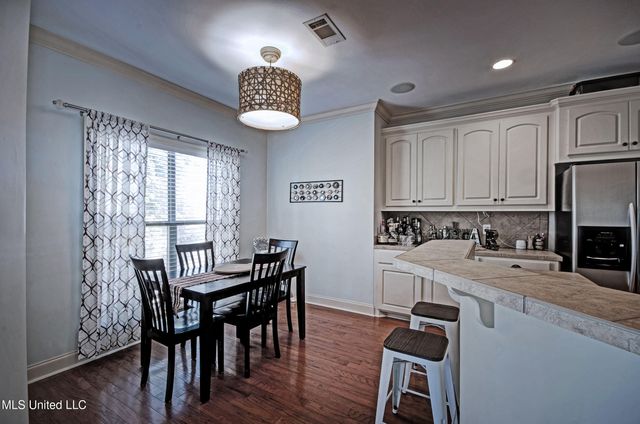 243 E Pinebrook Drive, Brandon, MS 39047