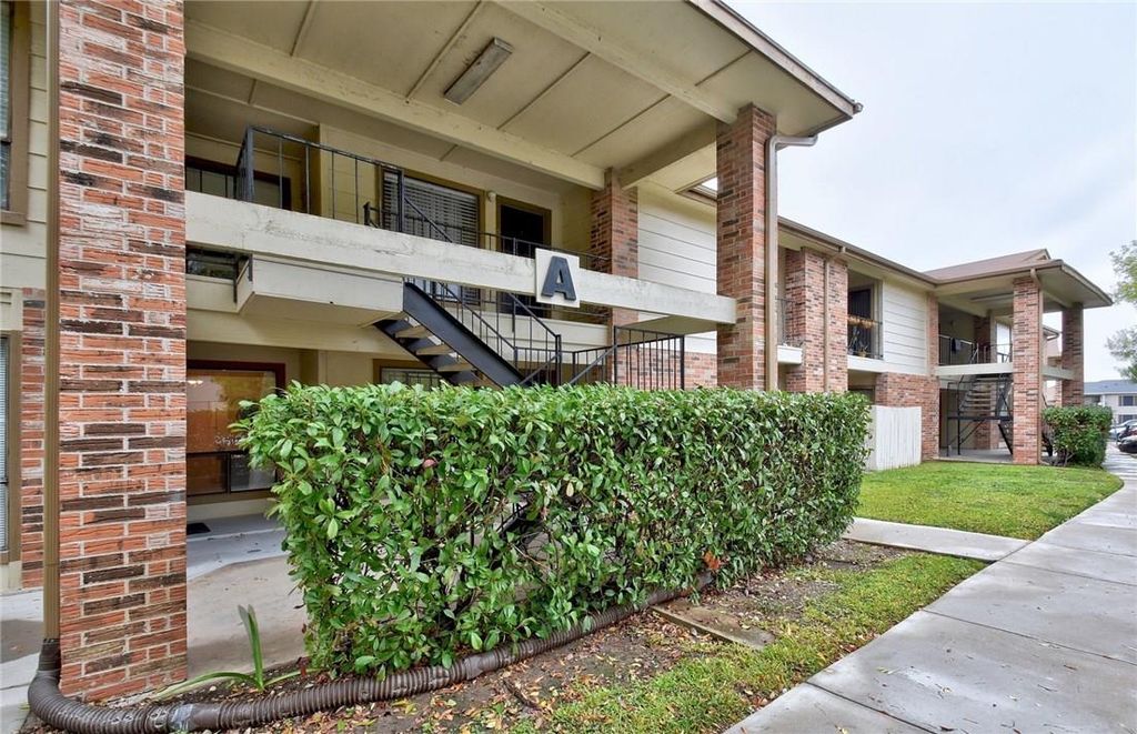 1705 Crossing PL 112 A, Austin, TX 78741