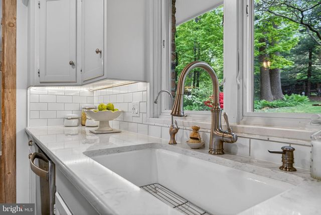979 NISSLEY RD, Lancaster, PA 17601