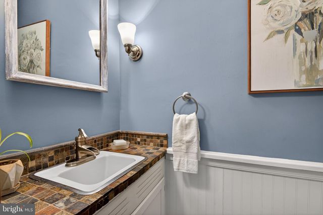 979 NISSLEY RD, Lancaster, PA 17601