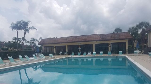 7250 Golf Colony Ct 102, Lake Worth, FL 33467