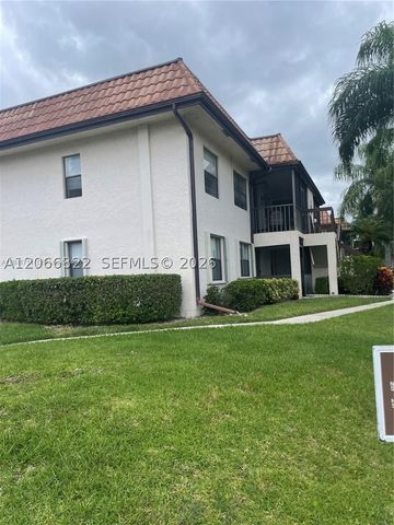 7250 Golf Colony Ct 102, Lake Worth, FL 33467