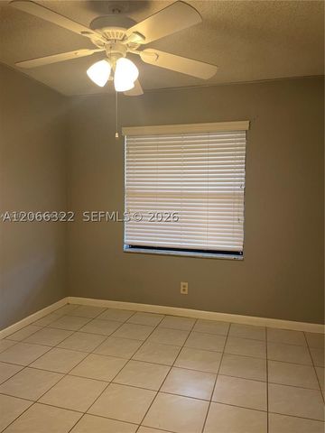 7250 Golf Colony Ct 102, Lake Worth, FL 33467