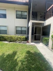 7250 Golf Colony Ct 102, Lake Worth, FL 33467