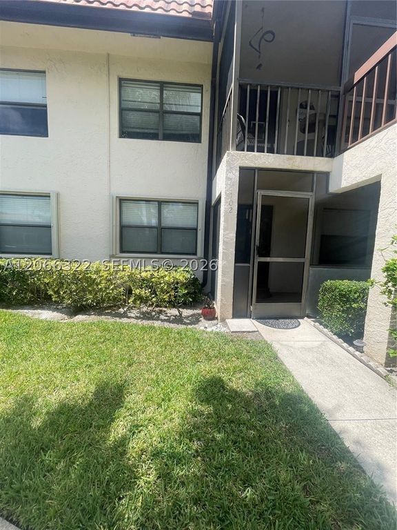 7250 Golf Colony Ct 102, Lake Worth, FL 33467