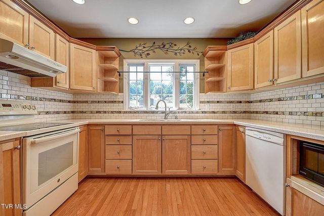 512 Dogwood Lane, Watauga, TN 37694