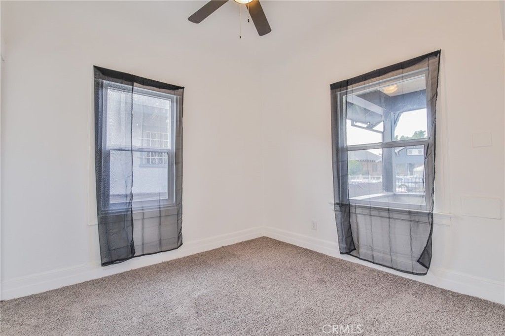 Image 11 of property listing at 326 -328 W 47th, Los Angeles, CA 90037