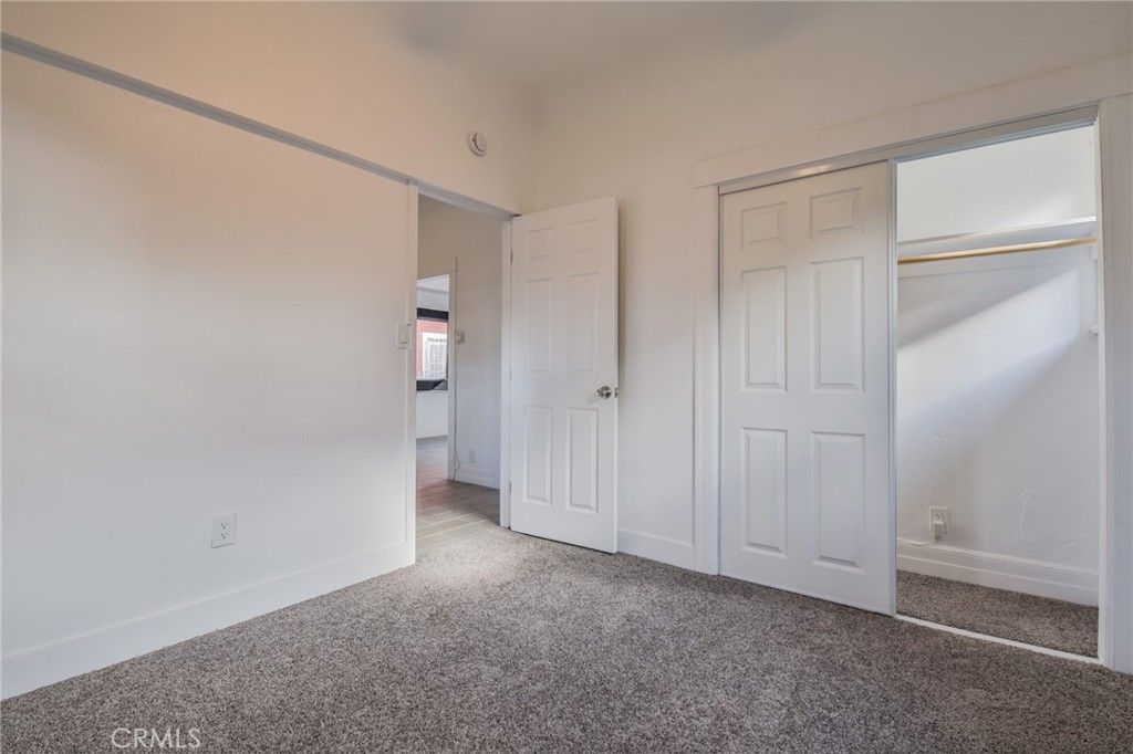 Image 12 of property listing at 326 -328 W 47th, Los Angeles, CA 90037
