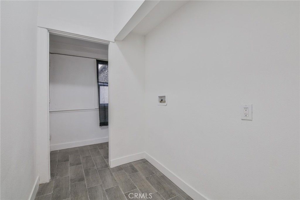 Image 15 of property listing at 326 -328 W 47th, Los Angeles, CA 90037