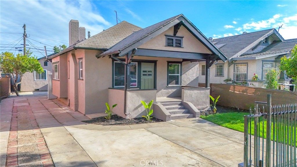 Image 2 of property listing at 326 -328 W 47th, Los Angeles, CA 90037
