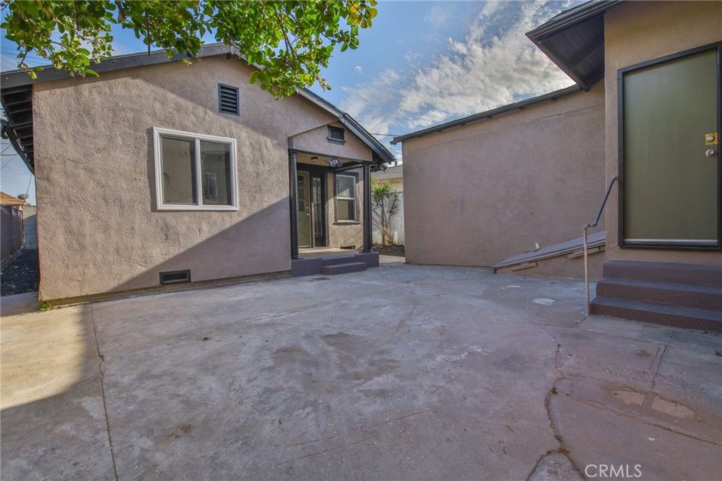 Image 20 of property listing at 326 -328 W 47th, Los Angeles, CA 90037