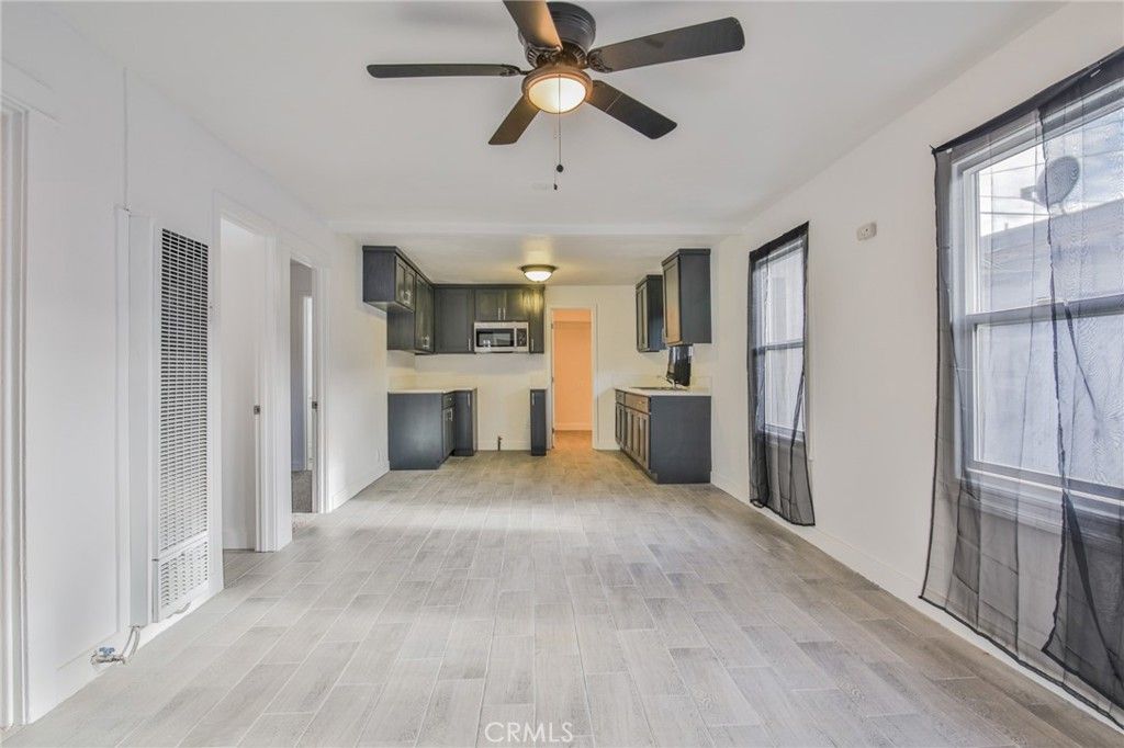 Image 22 of property listing at 326 -328 W 47th, Los Angeles, CA 90037
