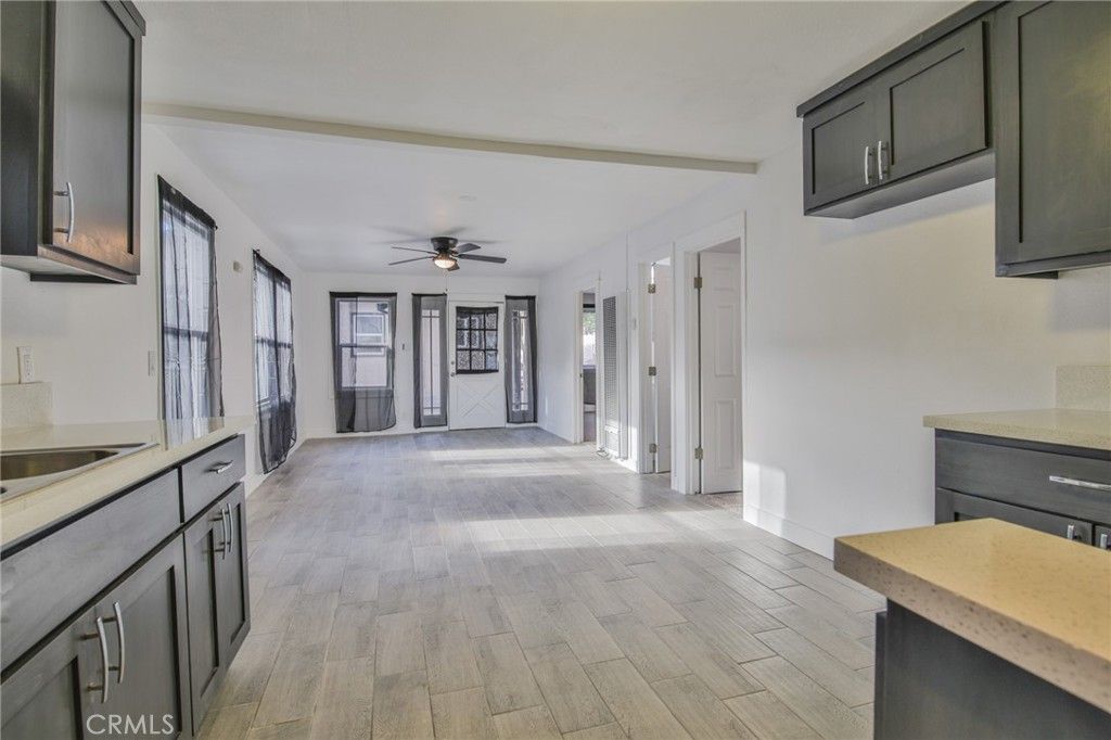 Image 23 of property listing at 326 -328 W 47th, Los Angeles, CA 90037