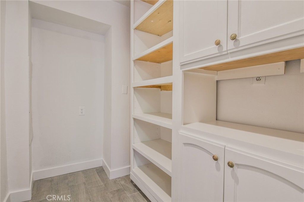 Image 25 of property listing at 326 -328 W 47th, Los Angeles, CA 90037