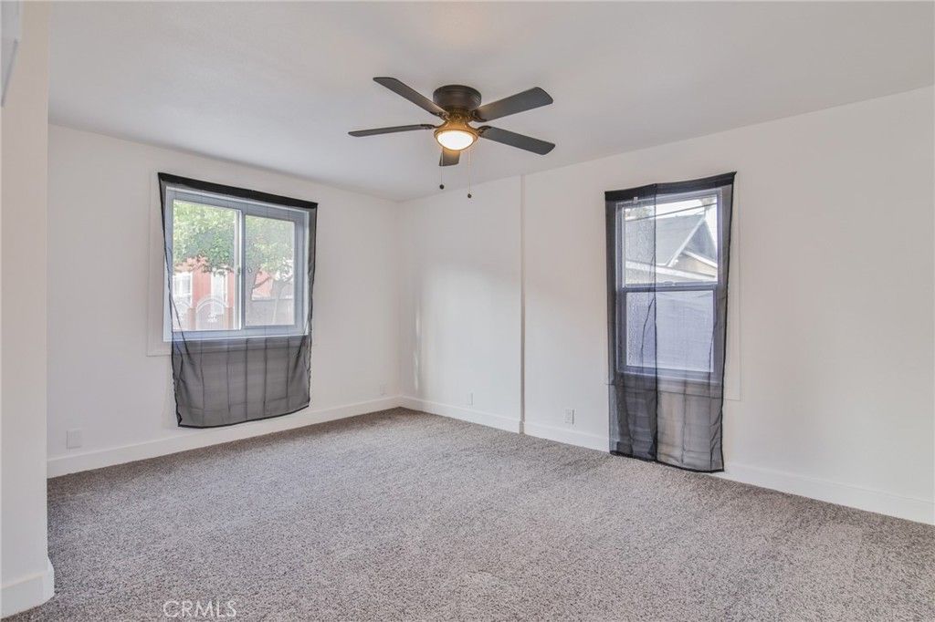 Image 26 of property listing at 326 -328 W 47th, Los Angeles, CA 90037