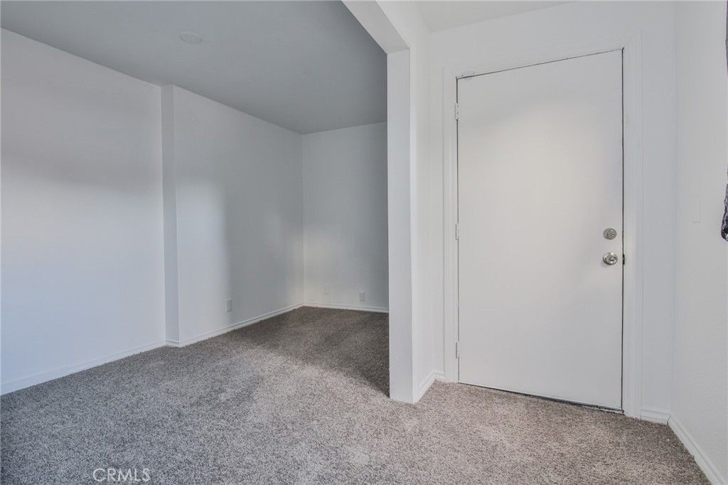 Image 36 of property listing at 326 -328 W 47th, Los Angeles, CA 90037
