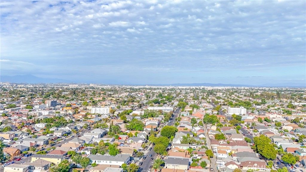 Image 43 of property listing at 326 -328 W 47th, Los Angeles, CA 90037