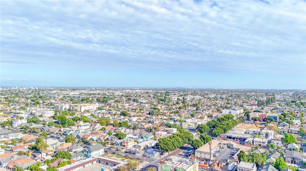 Image 44 of property listing at 326 -328 W 47th, Los Angeles, CA 90037