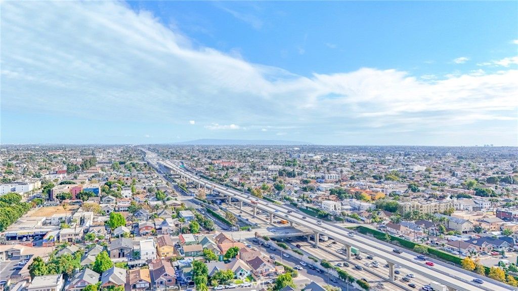 Image 45 of property listing at 326 -328 W 47th, Los Angeles, CA 90037