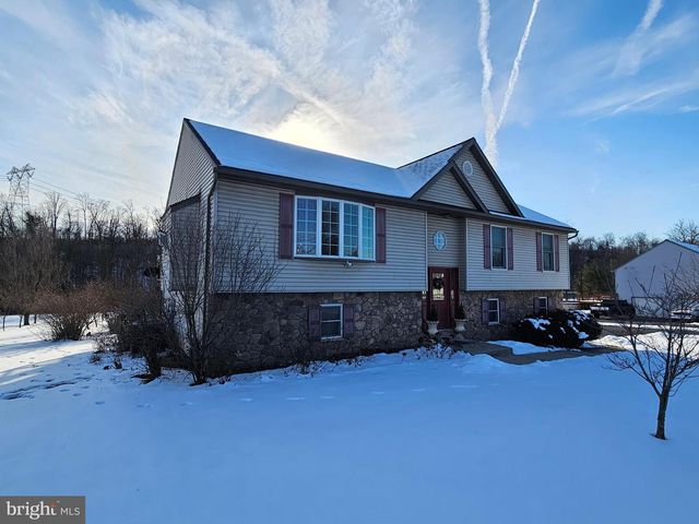 1813 MAIN ST, Mohrsville, PA 19541