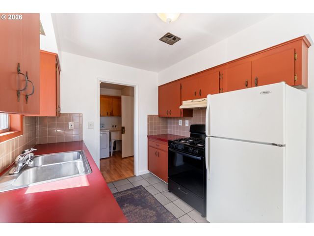 5136 N FESSENDEN St, Portland, OR 97203