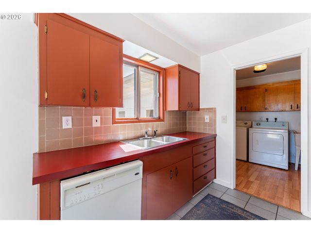 5136 N FESSENDEN St, Portland, OR 97203