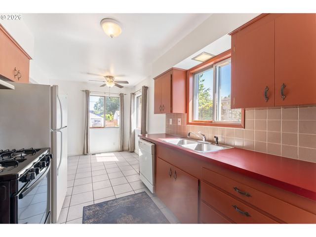 5136 N FESSENDEN St, Portland, OR 97203