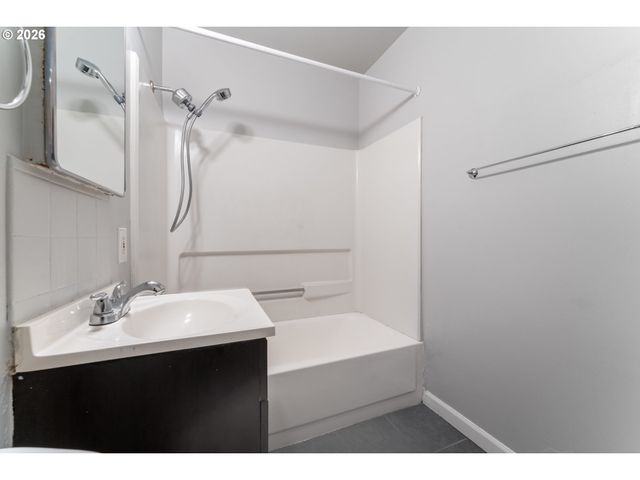 5136 N FESSENDEN St, Portland, OR 97203