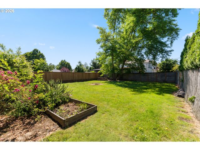 5136 N FESSENDEN St, Portland, OR 97203